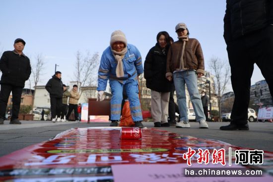 图为群众参与趣味互动。鼓楼区委宣传部供图